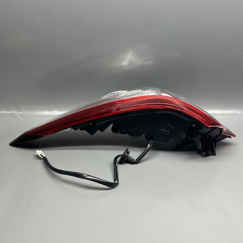 TOYOTA CAMRY TAIL LIGHT RIGHT PASSENGER 2018 2019 2020 OEM