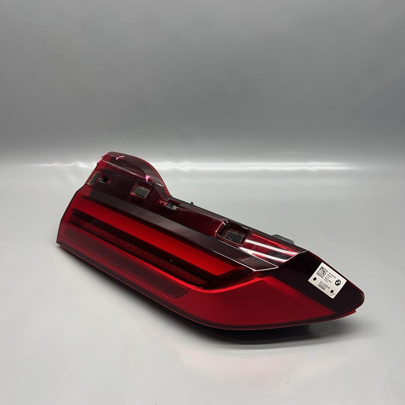 H8744229304 BMW X7 TRUNK TAIL LIGHT LEFT DRIVER 2019 2020 2021 2022 LED OEM H8744229304