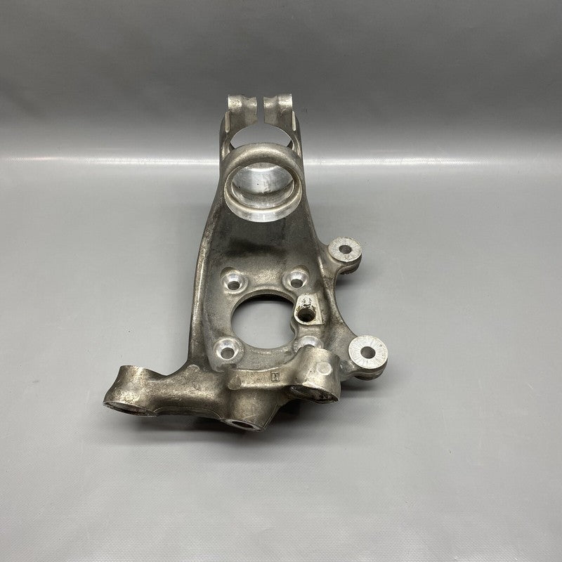 228400205 BMW M3 M4 KNUCKLE CARRIER RIGHT FRONT 2015 2016 2017 2018 OEM 228400205
