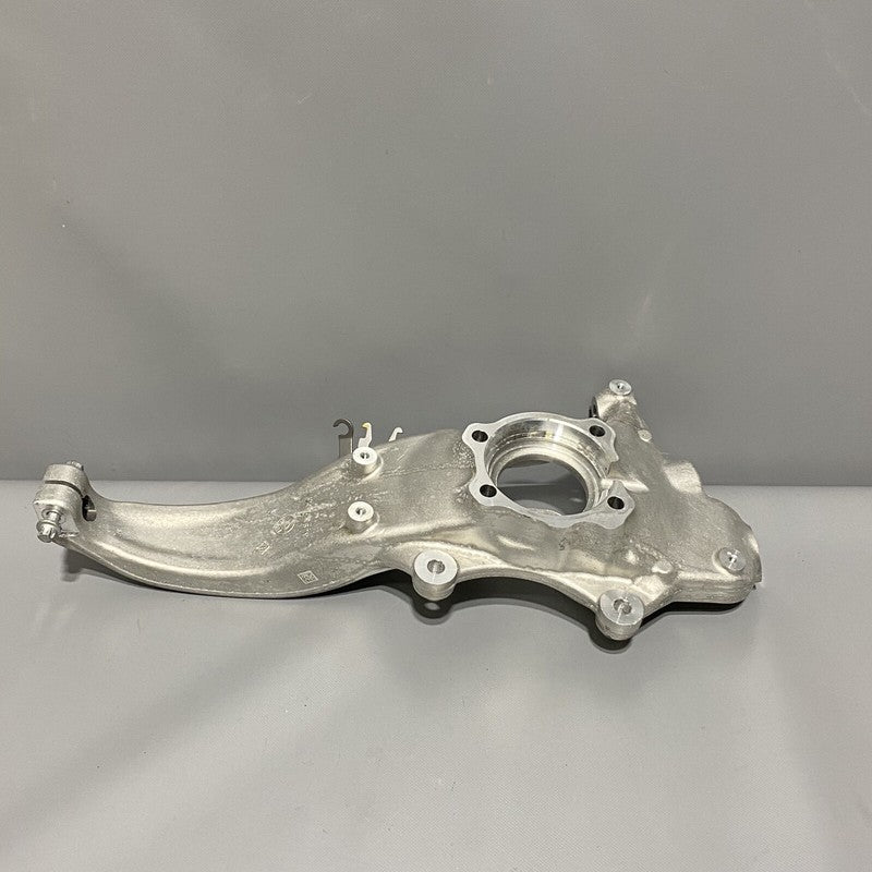 688438202 BMW 840 KNUCKLE RIGHT FRONT 540 2018 2019 2020 688438202 OEM