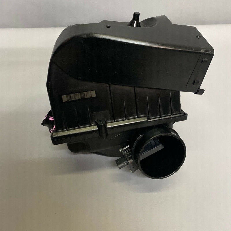 7643301 BMW 740 3.0L AIR INTAKE CLEANER BOX 2016 2017 2018 2019 OEM