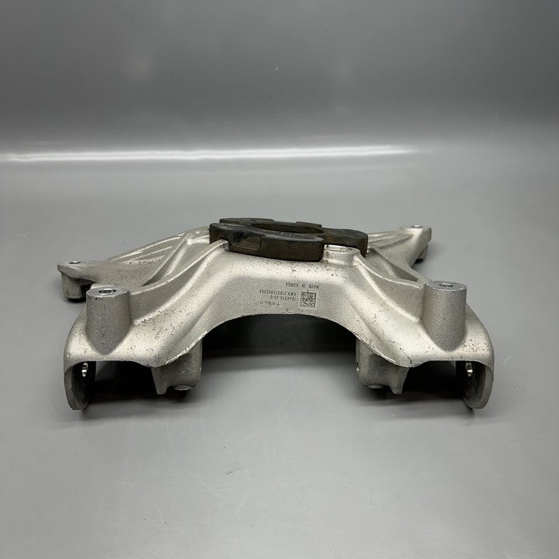1044376-00-D TESLA MODEL Y FUCA MOUNT RIGHT FRONT 2020 2021 2022 2023 1044376-00-D