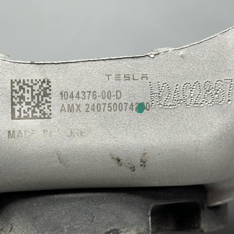 1044376-00-D TESLA MODEL Y FUCA MOUNT RIGHT FRONT 2020 2021 2022 2023 1044376-00-D