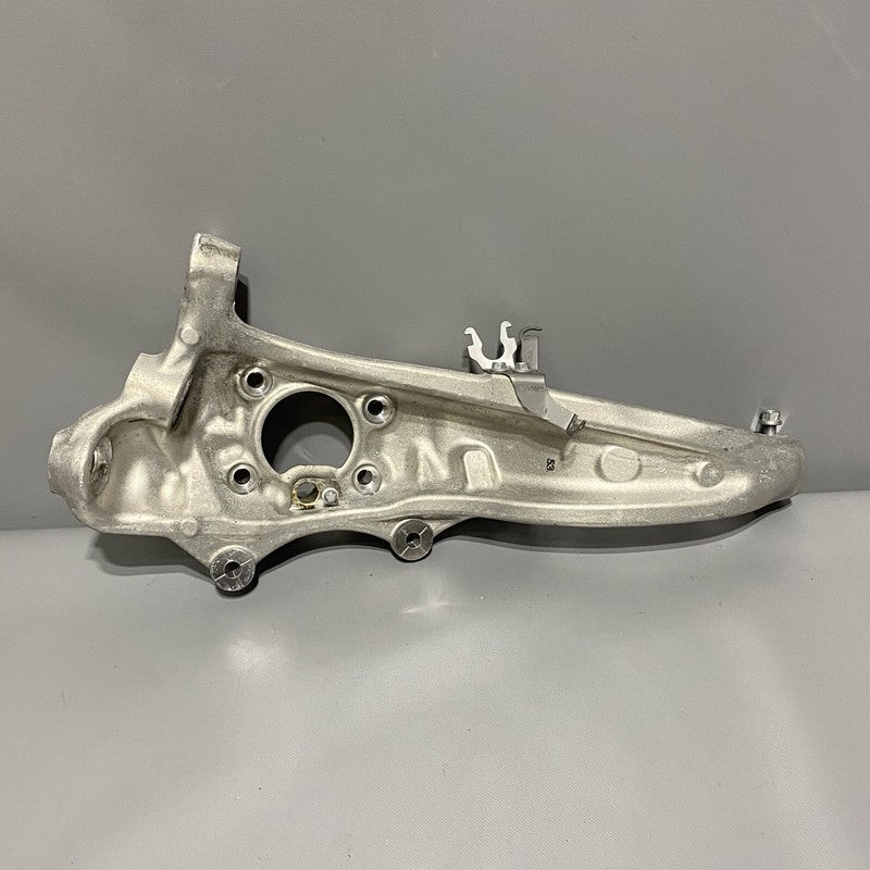 688438202 BMW 840 KNUCKLE RIGHT FRONT 540 2018 2019 2020 688438202 OEM