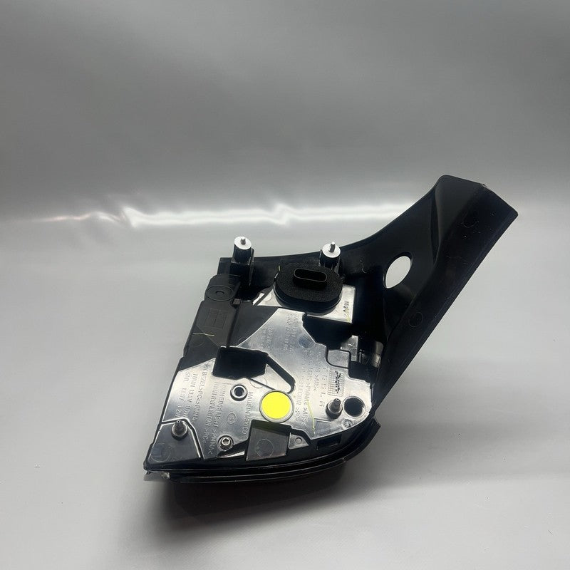 1502086-00-D TESLA MODEL Y TAIL LIGHT LEFT DRIVER 2020 2021 2022 2023 LED 4 PIN 1502086-00-D