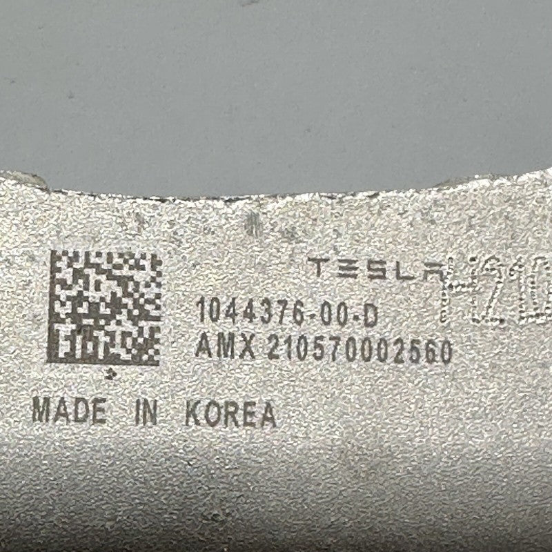 1044376-00-D TESLA MODEL Y FUCA MOUNT RIGHT FRONT 2020 2021 2022 2023 1044376-00-D