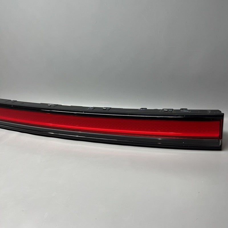 PT00000470M RIVIAN R1S CENTER TAIL LIGHT 2022 2023 2024 LED OEM PT00000470M