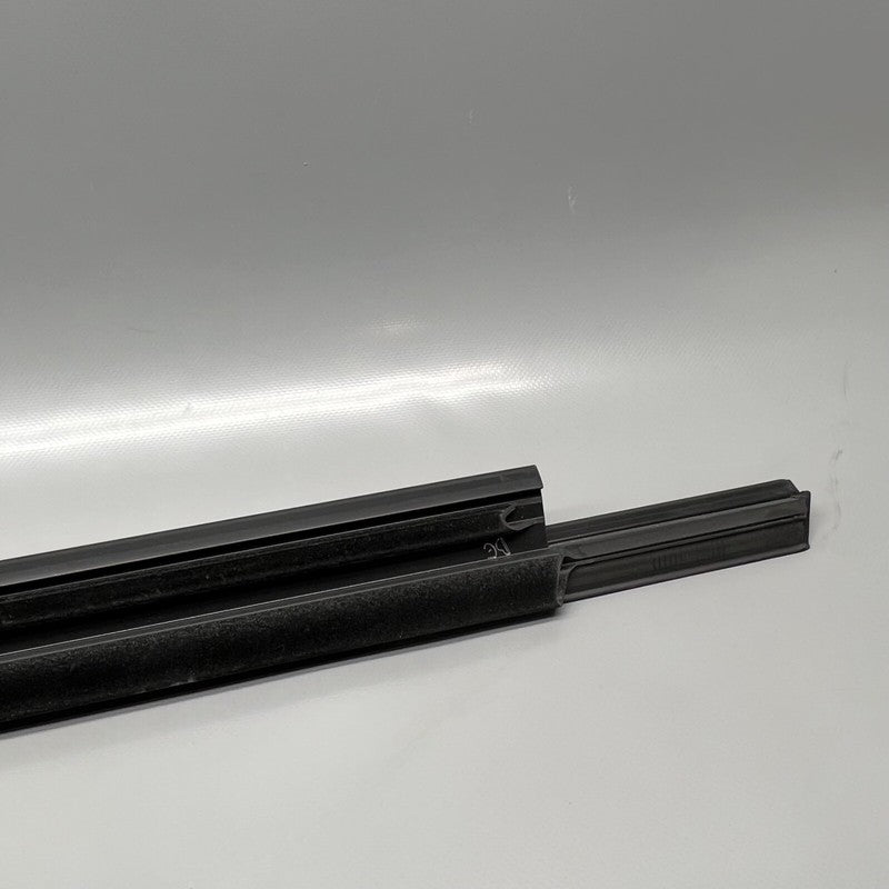 8U0839478 AUDI Q3 DOOR WINDOW BELT RIGHT REAR 2015 16 17 2018 OEM 8U0839478