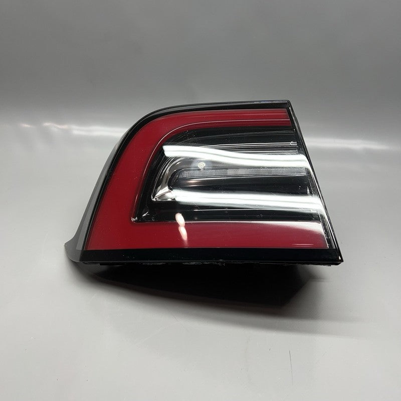 MODEL 3 TESLA MODEL 3 TAIL LIGHT LEFT DRIVER 2017 2018 2019 2020 2021 2022 2023 OEM