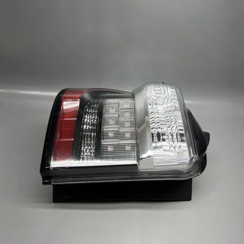 4 RUNNER TOYOTA 4 RUNNER TAIL LIGHT LEFT DRIVER 2017 18 19 20 21 22 23 2024 OEM