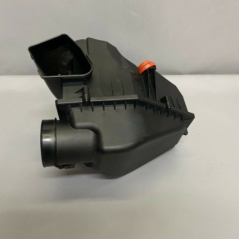 7643301 BMW 740 G11 G12 AIR INTAKE CLEANER BOX RIGHT 2016 2017 2018 2019 OEM