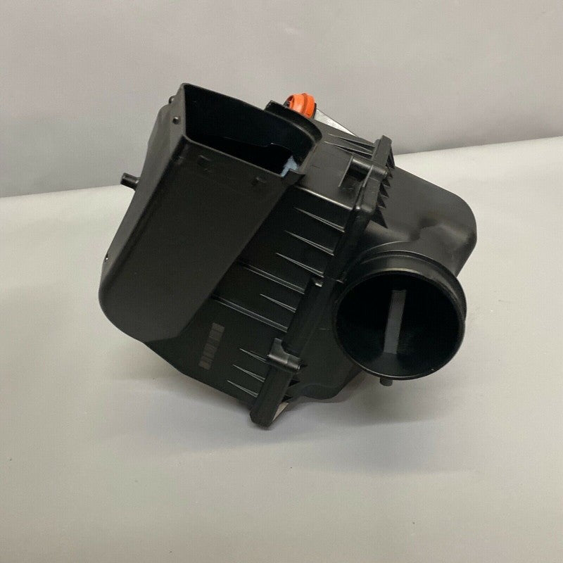 7643301 BMW 740 G11 G12 AIR INTAKE CLEANER BOX RIGHT 2016 2017 2018 2019 OEM