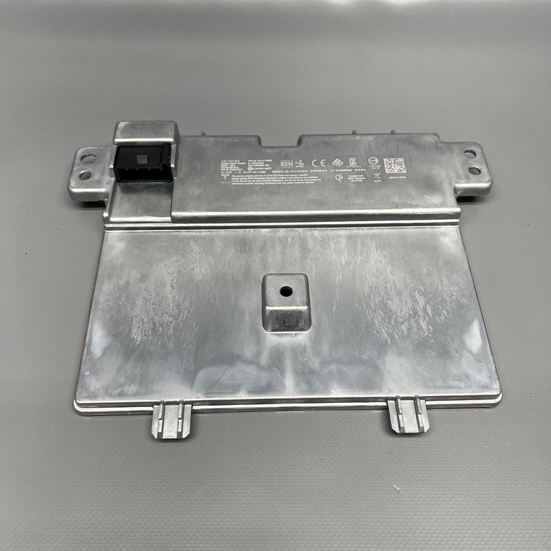 1755100-00-D TESLA MODEL 3 WIRELESS CHARGING MODULE 2017 18 19 20 21 22 2023 1755100-00-D