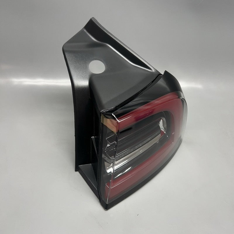 1077398-00-H TESLA MODEL 3 TAIL LIGHT RIGHT PASSENGER 2017 2018 2019 2020 2021 OEM 3 PIN