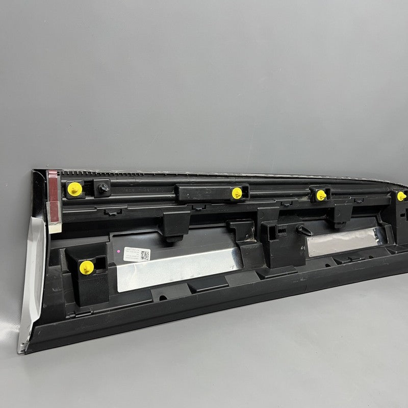 4KE853959A AUDI E-TRON DOOR MOLDING LEFT FRONT 2018 2019 2020 OEM 4KE853959A
