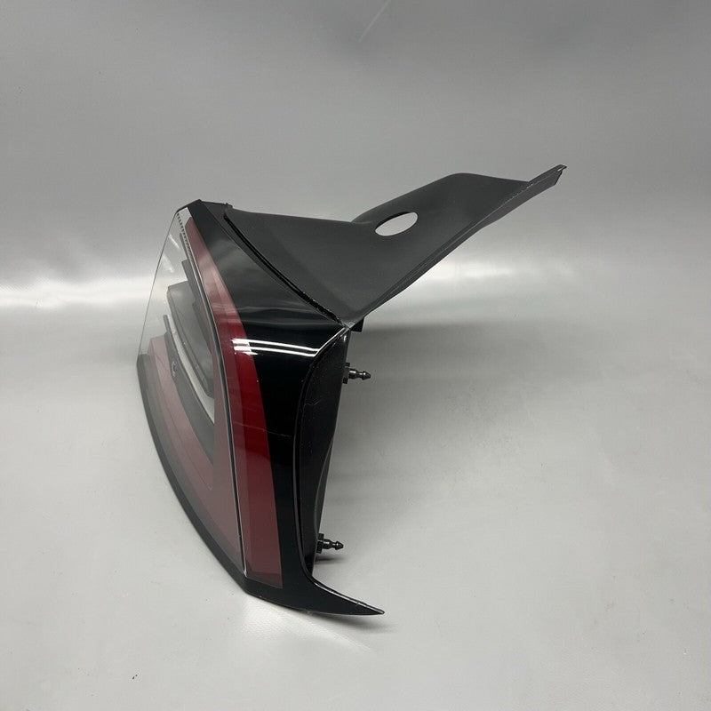 1077398-00-H TESLA MODEL 3 TAIL LIGHT RIGHT PASSENGER 2017 2018 2019 2020 2021 OEM 3 PIN