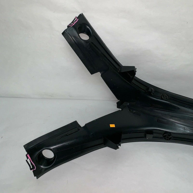 1047321-00-c TESLA MODEL X REAR TRUNK BOOT QUARTER SPACE GUTTER TRIM 2015 2016 2017 2018 OEM