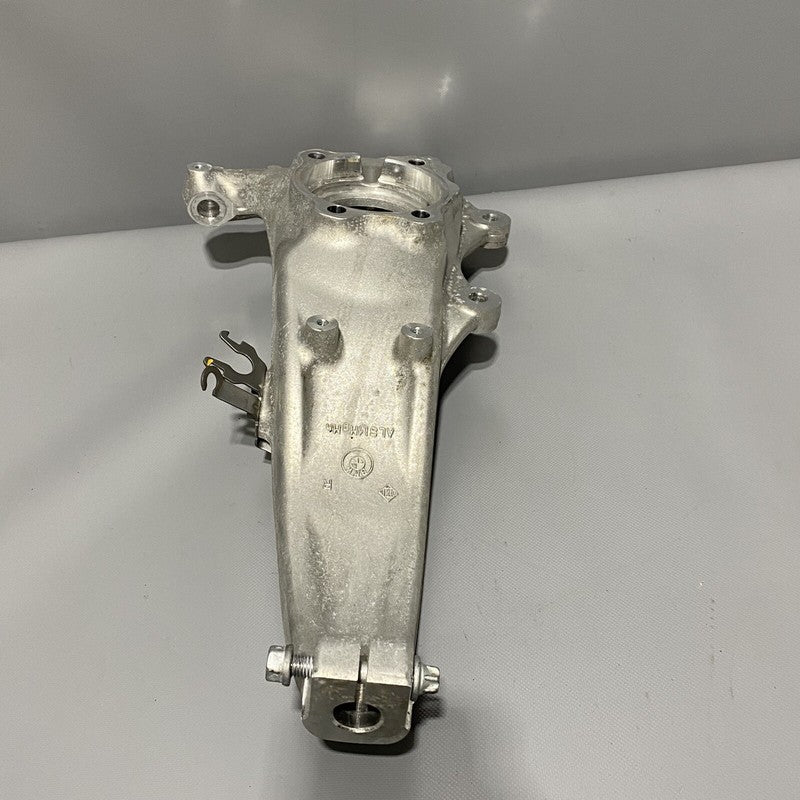 688438202 BMW 840 KNUCKLE RIGHT FRONT 540 2018 2019 2020 688438202 OEM