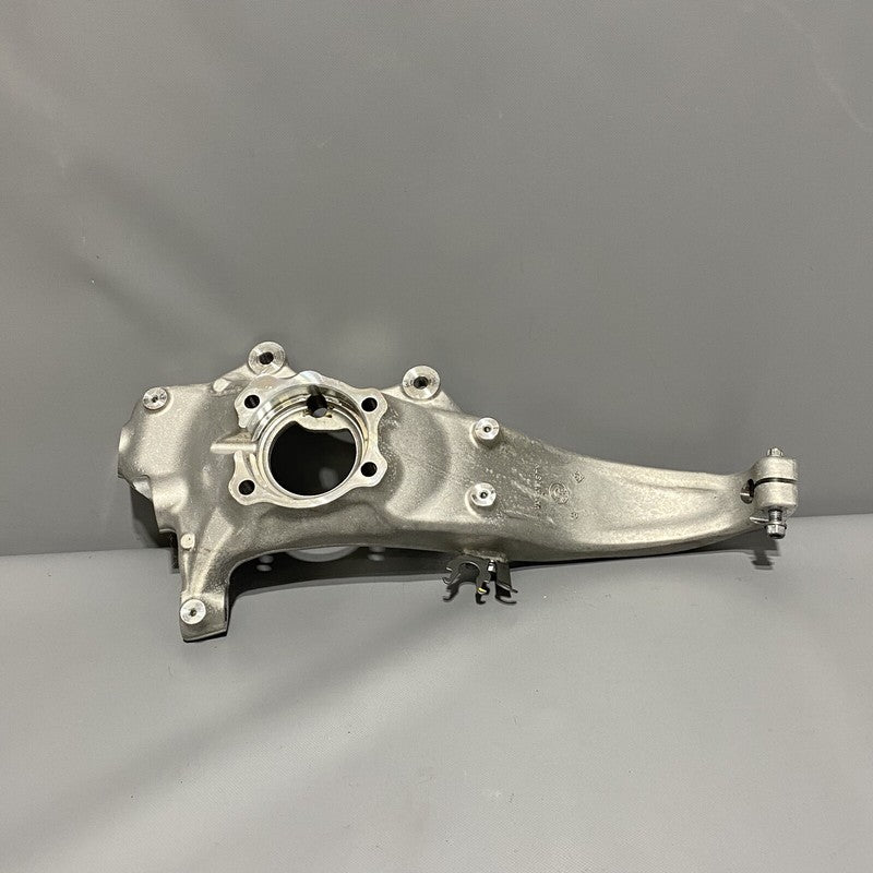688438202 BMW 840 KNUCKLE RIGHT FRONT 540 2018 2019 2020 688438202 OEM