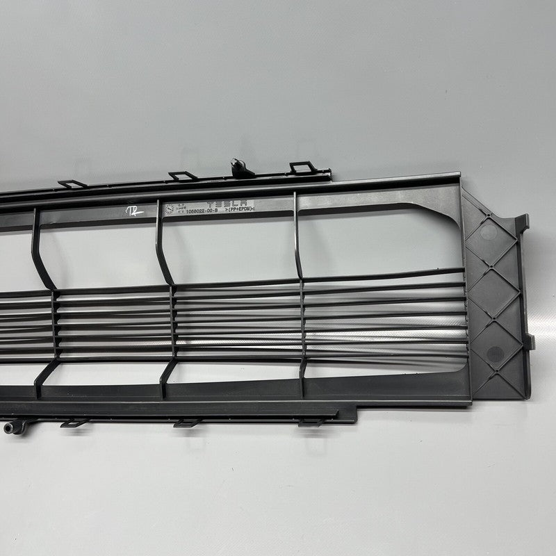 1058022-00-B TESLA MODEL S GRILLE CENTER LOWER DUCTING 2016 17 18 19 2020 OEM 1058022-00-B