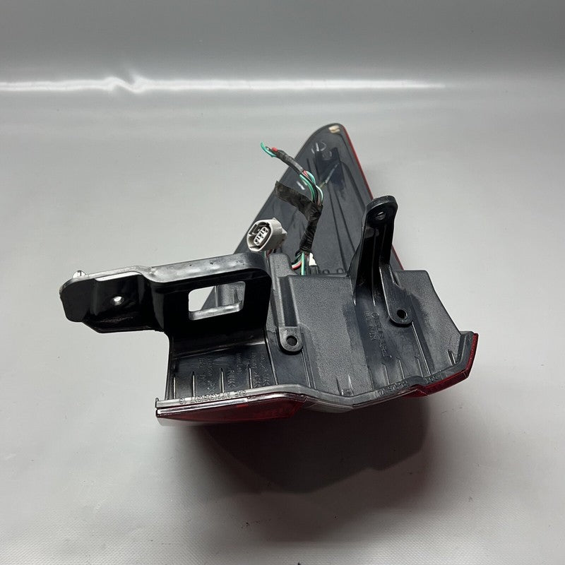 SUBARU OUTBACK TAIL LIGHT RIGHT PASSENGER 2015 2016 2017 2018 2019 OEM