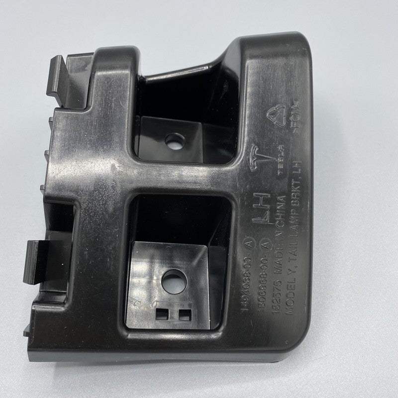 1494038-00-A TESLA MODEL Y LEFT REAR TAIL LAMP BRACKET 1494038-00-A 2020 2021 2022 OEM