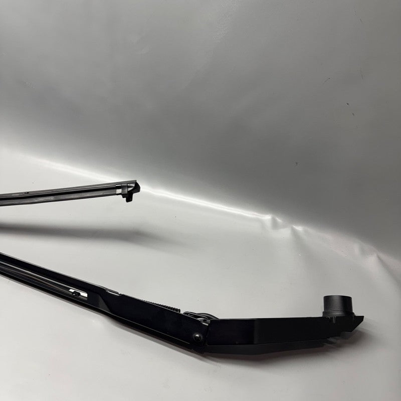 TESLA CYBERTRUCK WINDSHIELD WIPER 2024 2025 OEM 1853255-98-D