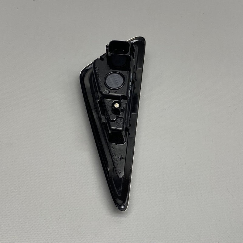 1642011-00-A TESLA MODEL Y FENDER MARKER CAMERA RIGHT PASSENGER 2020 2021 2022 2023 OEM
