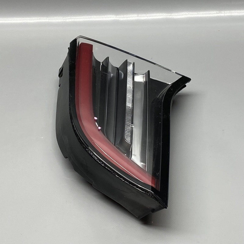 TESLA MODEL 3 TAIL LIGHT TRUNK RIGHT PASSENGER 1077402-00-E 2017 18 19