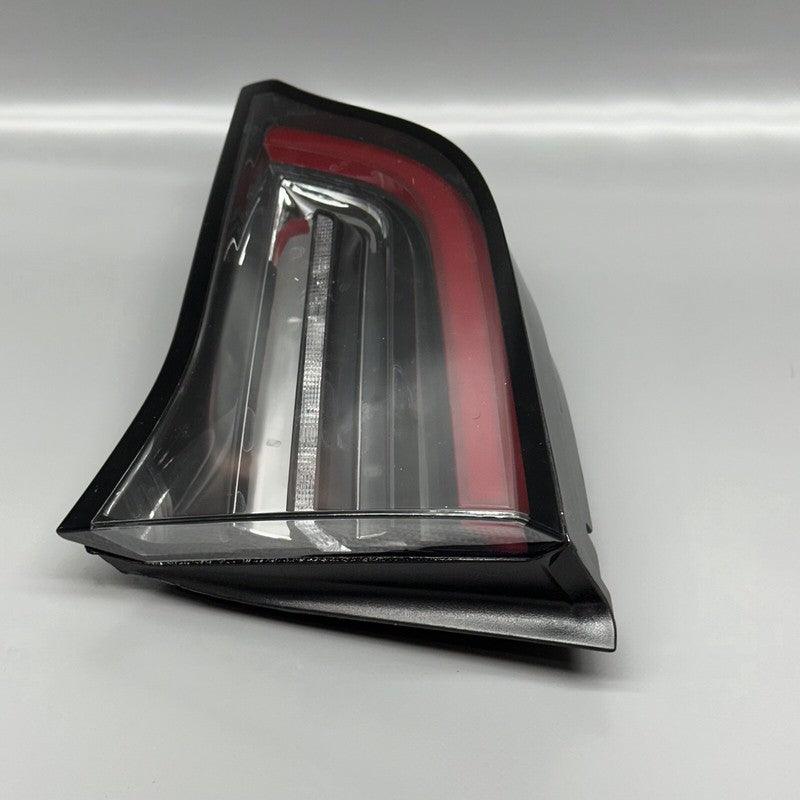 TESLA MODEL Y TAIL LIGHT TRUNK RIGHT SIDE 2020 2021 2022 2023 OEM HAS 
