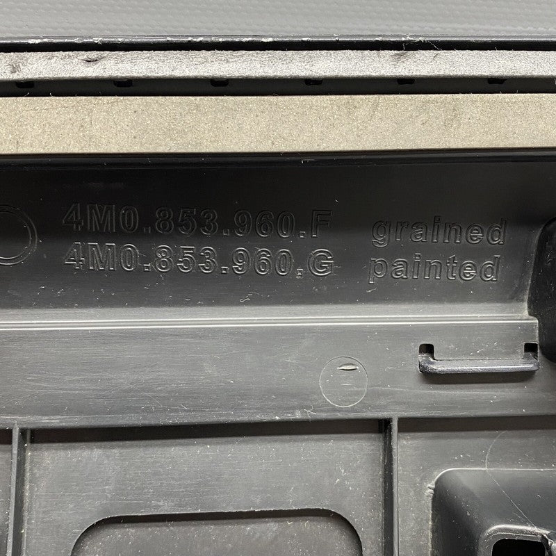 4M0853960G AUDI Q7 DOOR MOLDING RIGHT FRONT 4M0853960G 2017 2018 2019 OEM