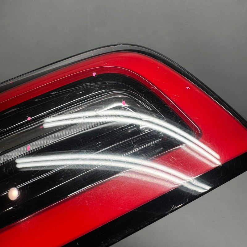 TESLA MODEL Y TAIL LIGHT RIGHT PASSENGER  2020 2021 2022 2023 2024 4 P