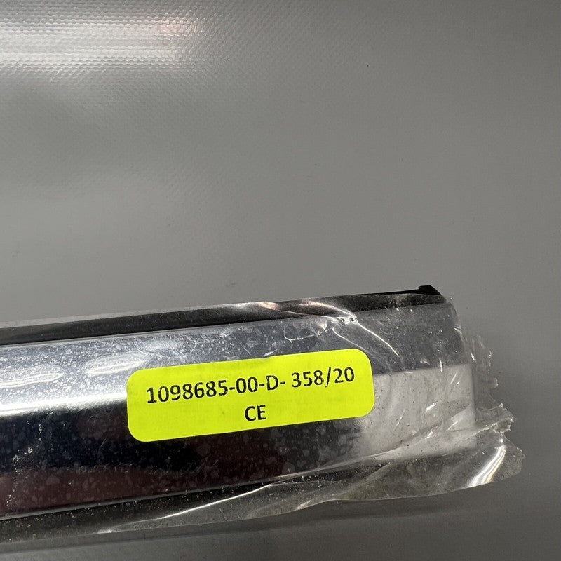 1098685-00-D TESLA MODEL X DOOR WINDOW BELT MOLDING LEFT REAR 2016 17 18 19 2020 1098685-00-D