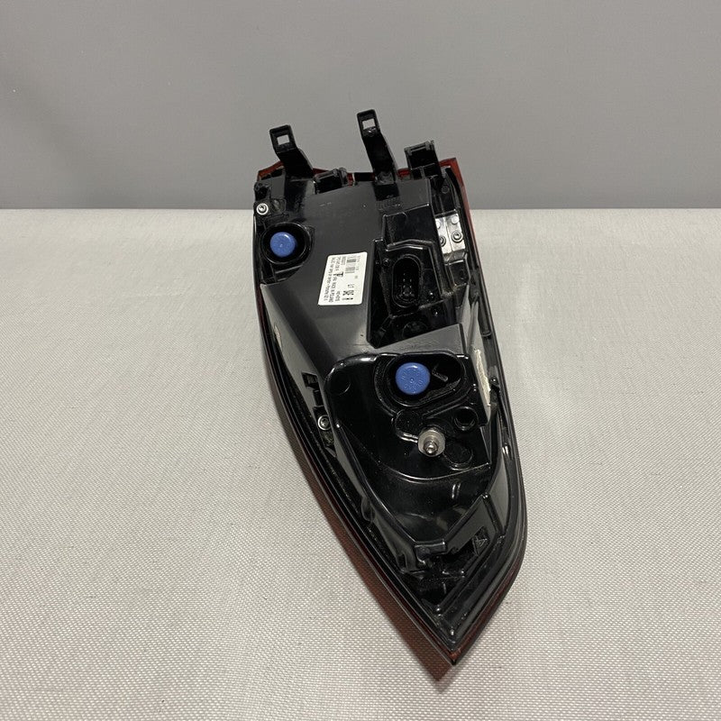 PORSCHE CAYENNE TAIL LIGHT RIGHT PASSENGER 7P5945208R 2015 2016 2017 L