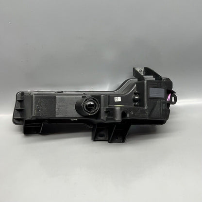 1077390-00-F TESLA MODEL 3 FOG LIGHT RIGHT PASSENGER 2017 18 19 20 21 2022 2 PIN 1077390-00-F