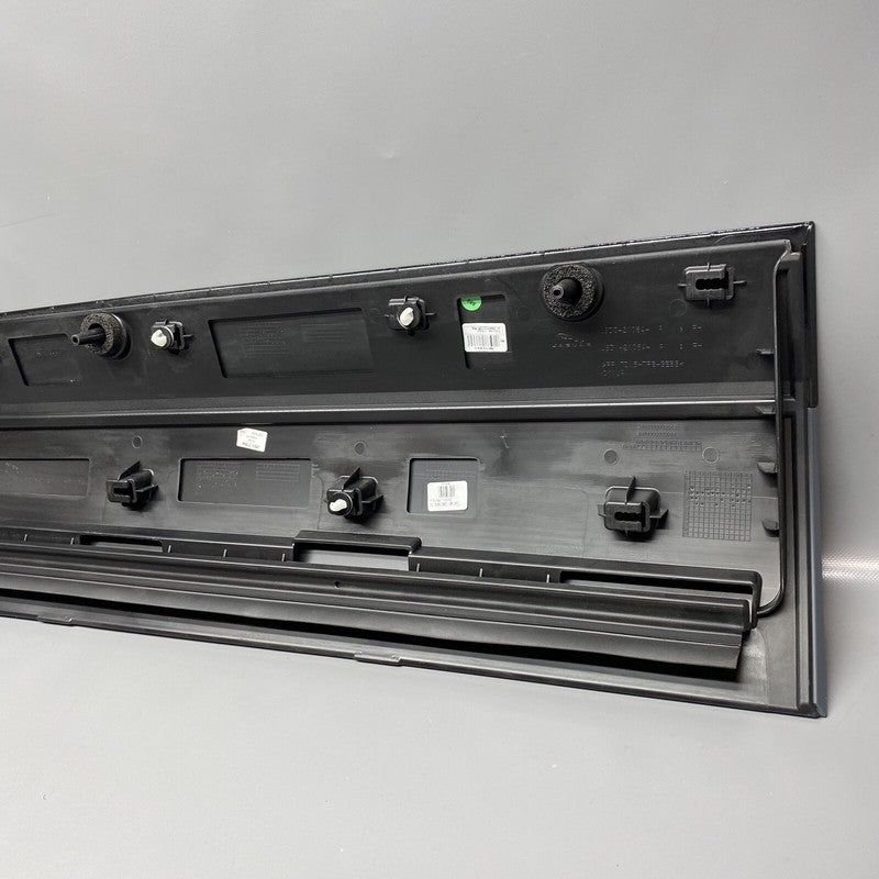 J9D3-21064-A JAGUAR I-PACE DOOR MOLDING RIGHT FRONT J9D3-21064-A 2018 2019 2020 OEM