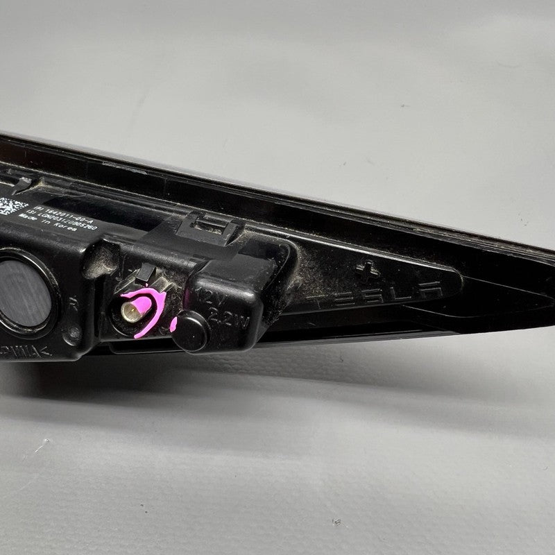 1642011-00-A TESLA MODEL Y FENDER CAMERA MARKER RIGHT 2020 2021 2022 2023 OEM 1642011-00-A