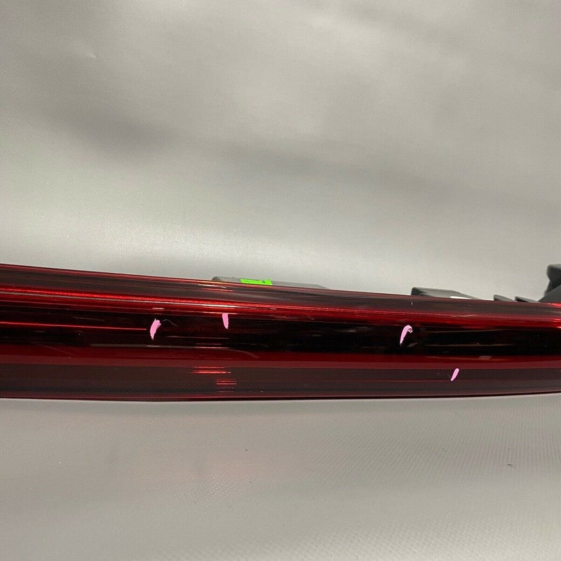 4KE945095C AUDI E-TRON CENTER REAR TAIL LIGHT 4KE945095C 2019 2020 OEM