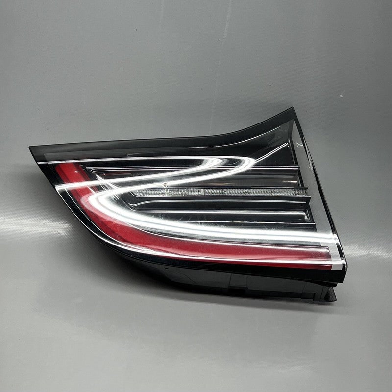 TESLA MODEL Y TAIL LIGHT TRUNK LEFT DRIVER 2020 21 22 23 2024 1502088-