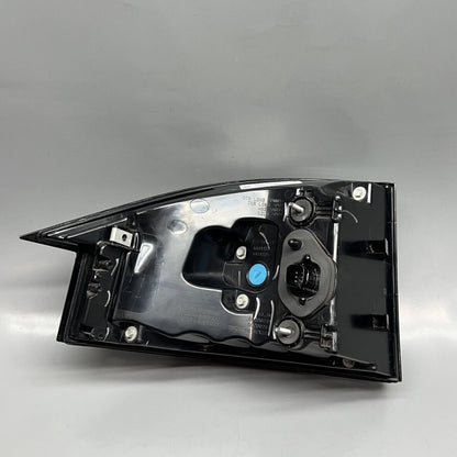 1034333-00-A TESLA MODEL X TAIL LIGHT RIGHT PASSENGER 2016 17 18 19 2020 LED OEM 1034333-00-A