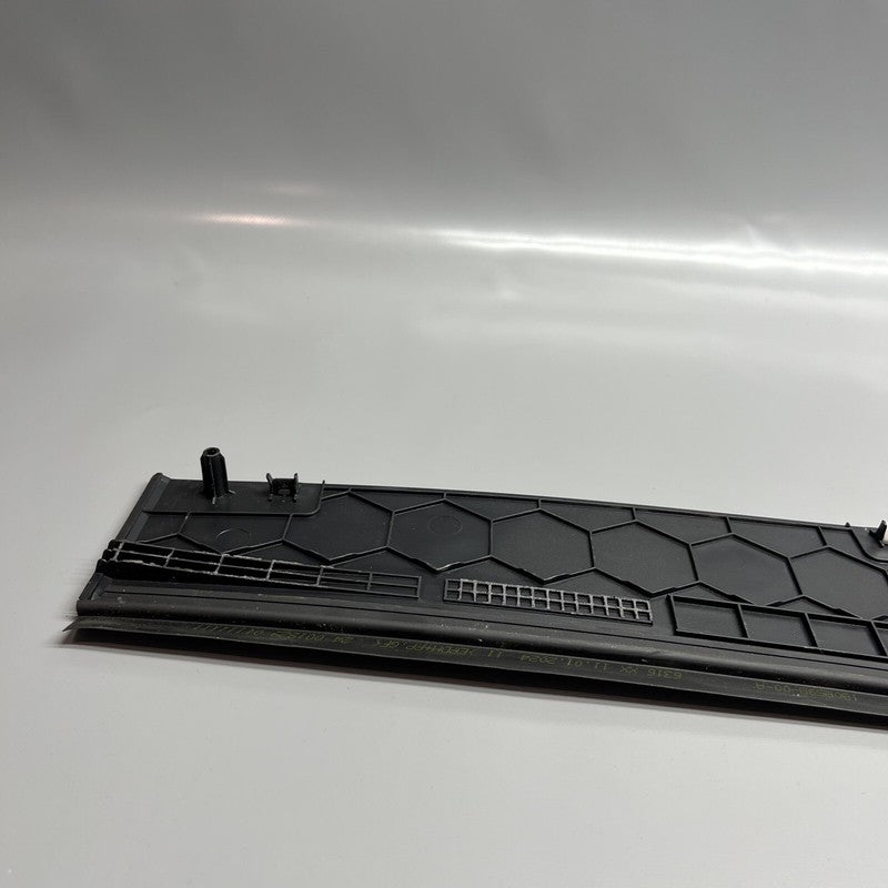 1741538-00-C TESLA CYBERTRUCK BEDSIDE SAIL APPLIQUE LEFT 2023 2024 OEM 1741538-00-C