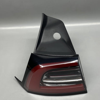 1502086-00-D TESLA MODEL Y TAIL LIGHT LEFT DRIVER 1502086-00-D 2020 2021 2022 LED OEM
