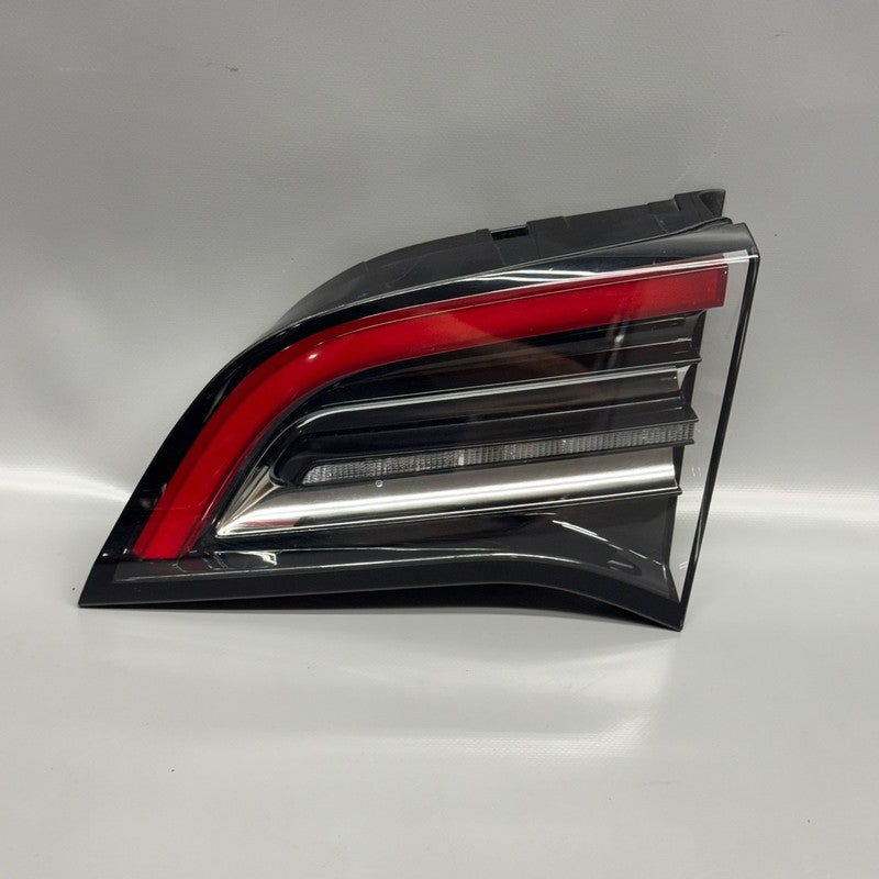 TESLA MODEL Y TAIL LIGHT TRUNK RIGHT PASSENGER 2020-2022 2023 2024 4 P