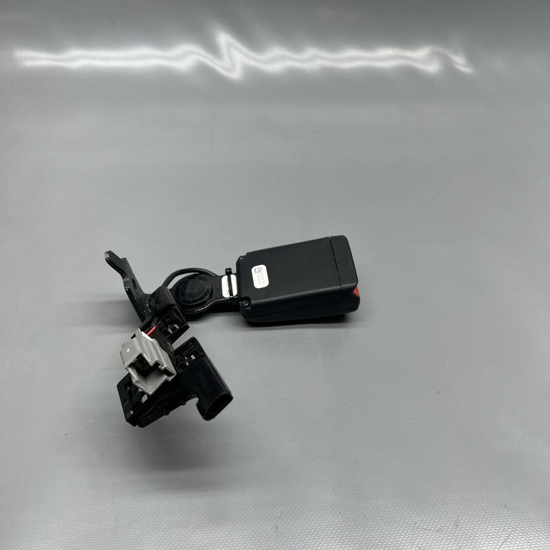 1085939-01-E TESLA MODEL 3 2ND ROW SEAT BELT BUCKLE LEFT 2017 2018 2019 2020 2021 OEM