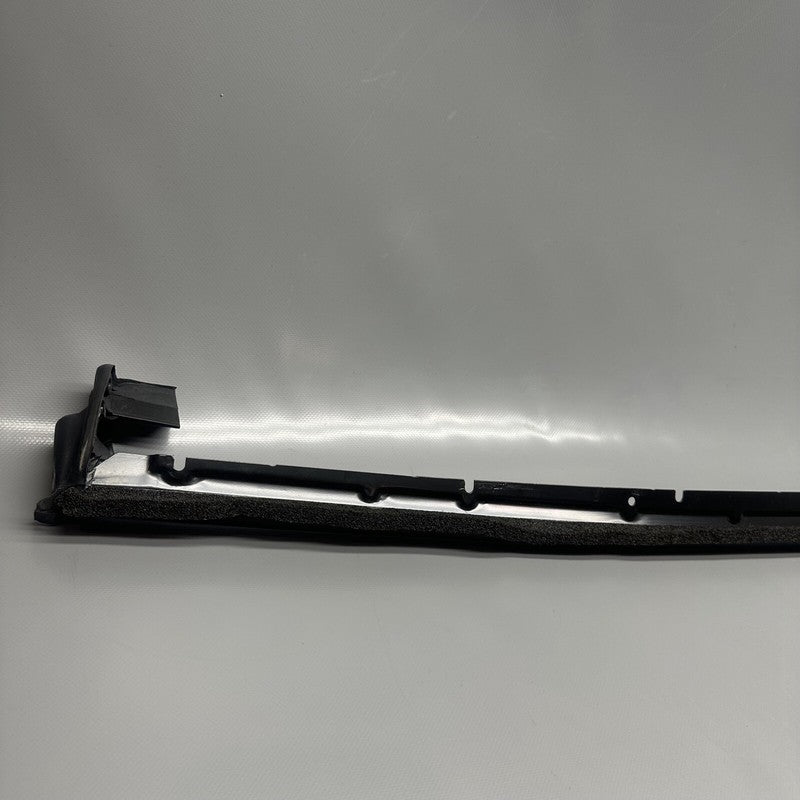 1072080-B0-D TESLA MODEL X DOOR SEAL BRACKET RIGHT REAR 2016 2017 18 19 2020 OEM 1072080-B0-D