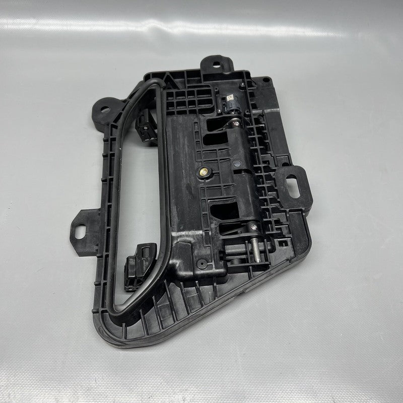 1582612-00-A TESLA MODEL S DOOR HANDLE RIGHT FRONT 2016 2017 2018 2019 2020 OEM 1582612-00-A