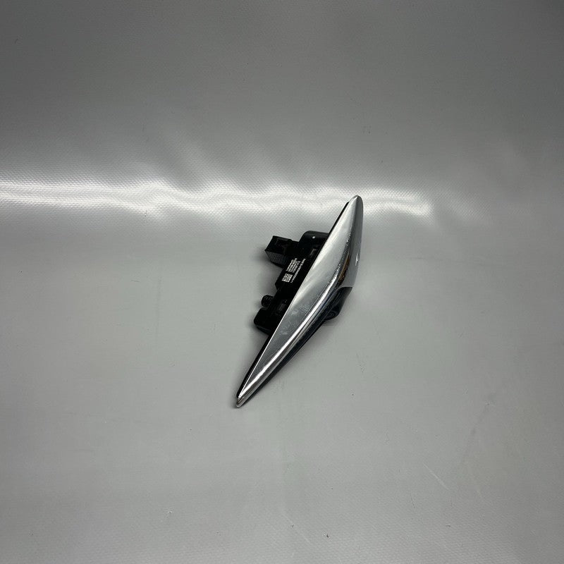 1125106-77-E TESLA MODEL 3 FENDER CAMERA MARKER LEFT 2018 2019 2020 2021 1125106-77-E