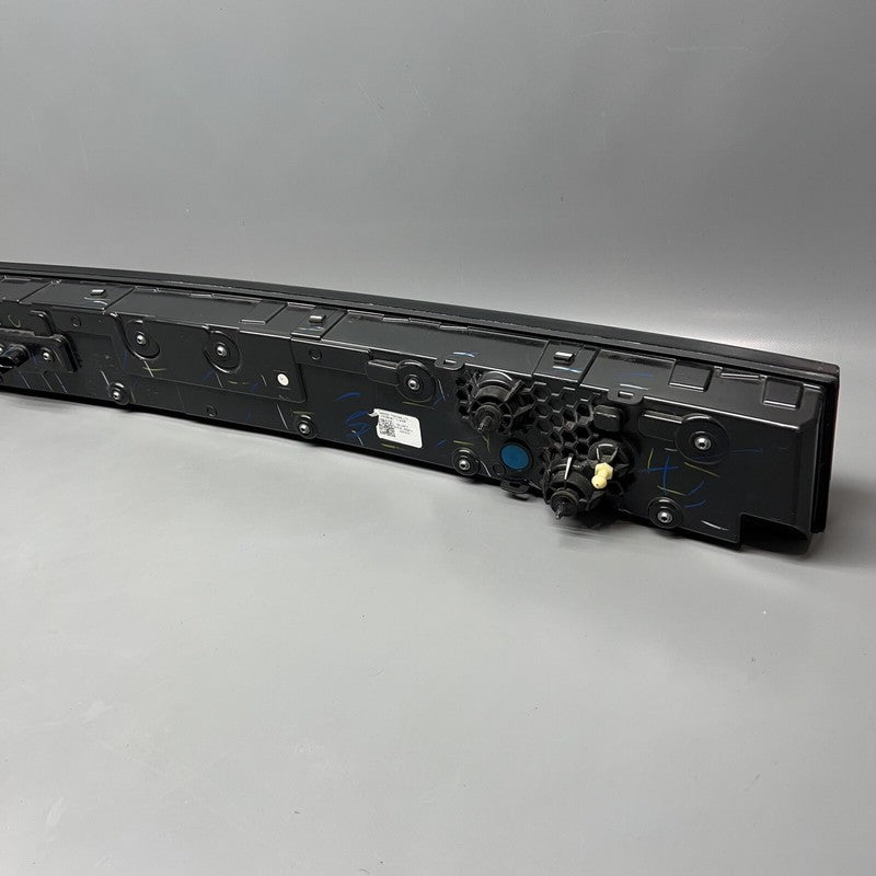 PT00000470M RIVIAN R1S CENTER TAIL LIGHT 2022 2023 2024 LED OEM PT00000470M