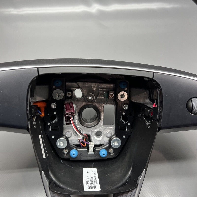 TESLA MODEL 3 HIGHLAND STEERING WHEEL HEATED OEM 2024 2025 2026 OEM 17