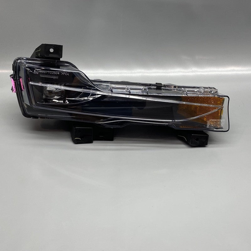 1077392-00-F TESLA MODEL 3 FOG LIGHT RIGHT PASSENGER 2017 2018 2019 20 21 2022 1077392-00-F